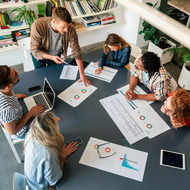 Pérenniser son entreprise Développer une activité responsable et durable en intégrant des pratiques éthiques :
transparence, relations avec les partenaires, ancrage l
